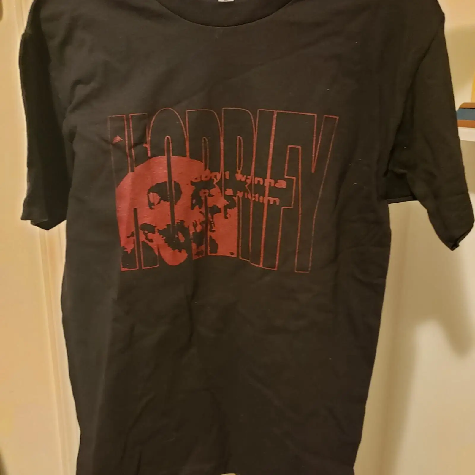 Vintage Fashion Victim Shirt - เสื้อยืดลาย 