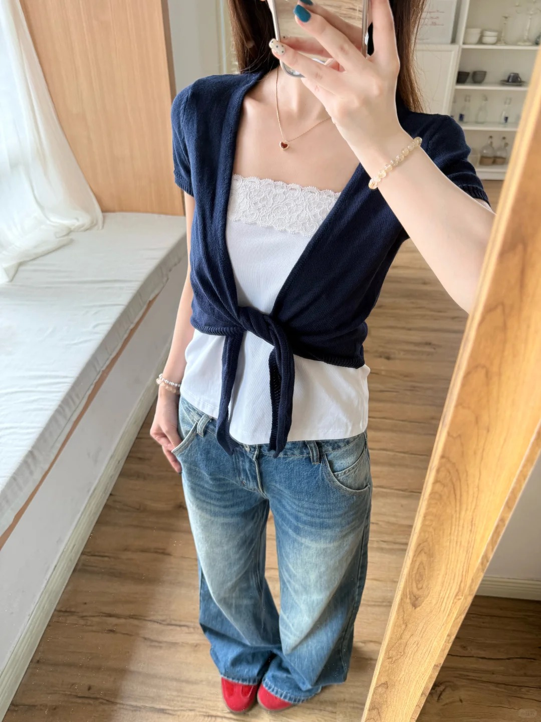 Crop Cardigan Vintage - เสื้อคาร์ดิแกนผ้าฝ้ายทรงเข้ารูป คอวี แขนสั้น สไตล์วินเทจ เรียบหรู สำหรับผู้หญิง
