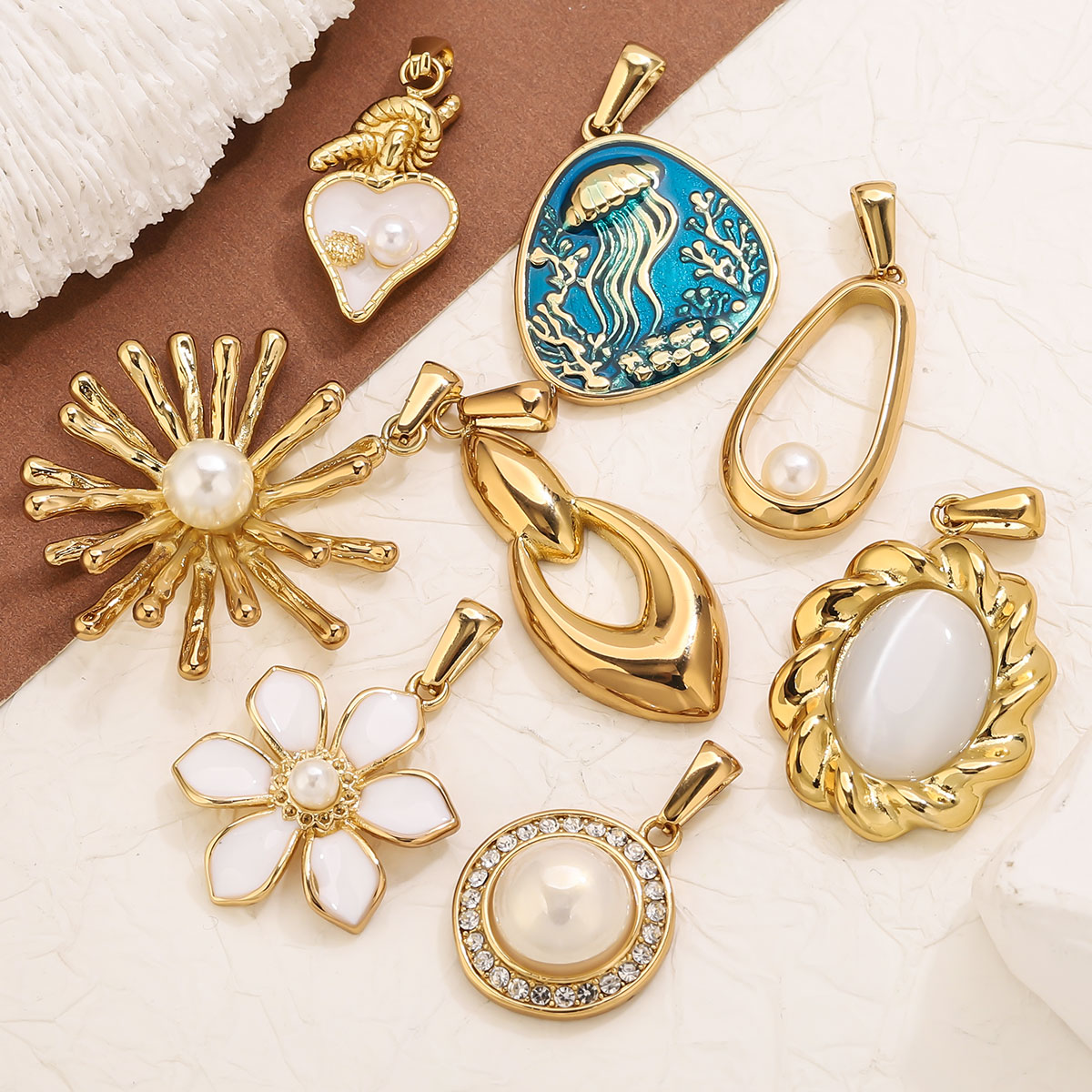 จี้ดอกไม้สแตนเลสชุบทอง 18K 1 ช - Vintage Fashion Jewelry Necklaces บทวิจารณ์และราคา