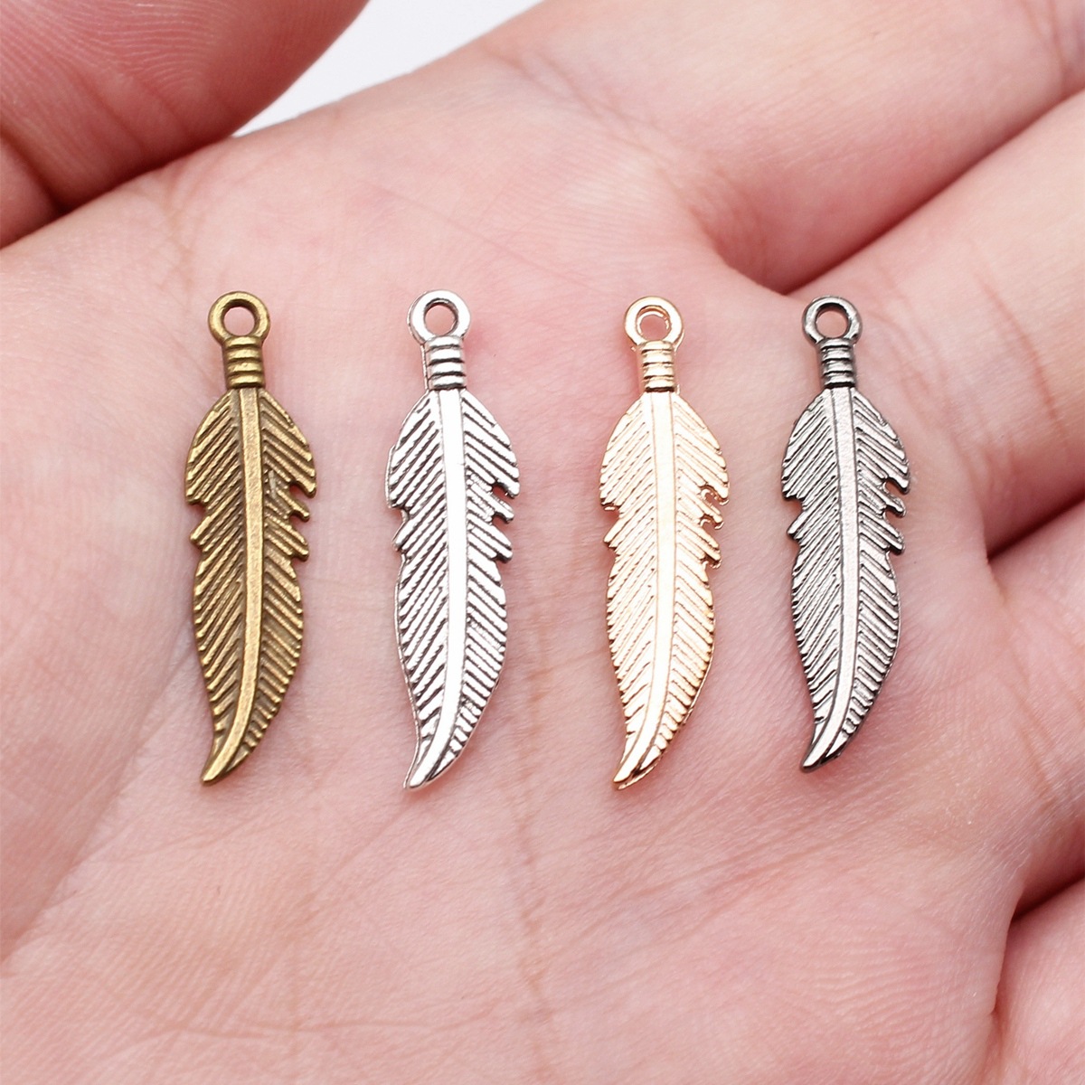 จี้รูปใบไม้แบบกลวง จี้โลหะผสม  - Vintage Fashion Jewelry Necklaces บทวิจารณ์และราคา